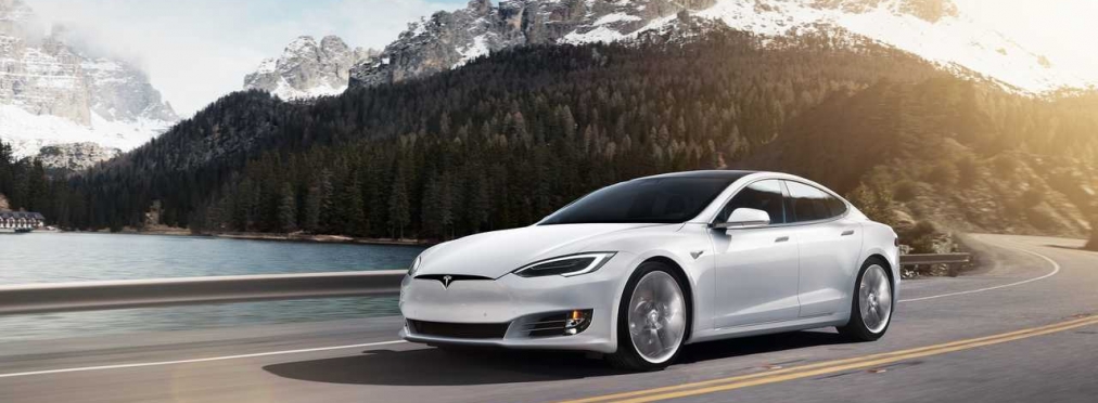 Автопилот Tesla протаранил машину на скорости 219км/ч. (видео)