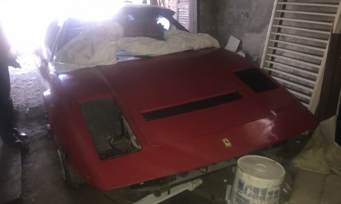 После покупки дома вслепую в гараже нашли Ferrari