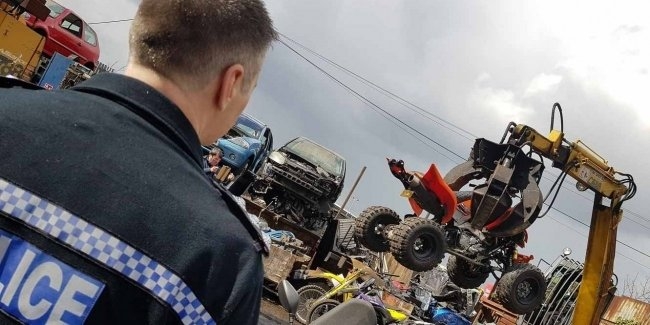 Британская полиция уничтожила мототехнику хулиганов