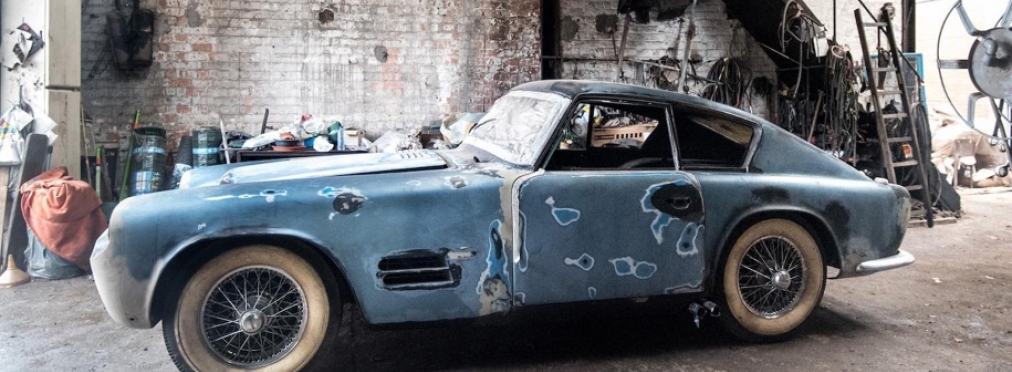 В заброшенном гараже нашли раритетный Jaguar