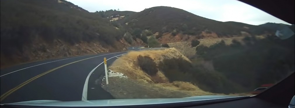 Tesla Model X на автопилоте попал в аварию на серпантине