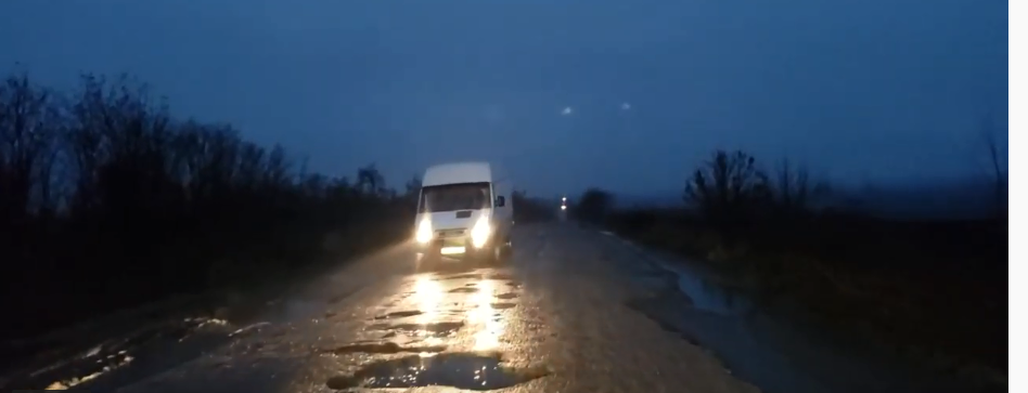 «Страшный сон водителя»: в Сети показали состояние еще одной украинской дороги