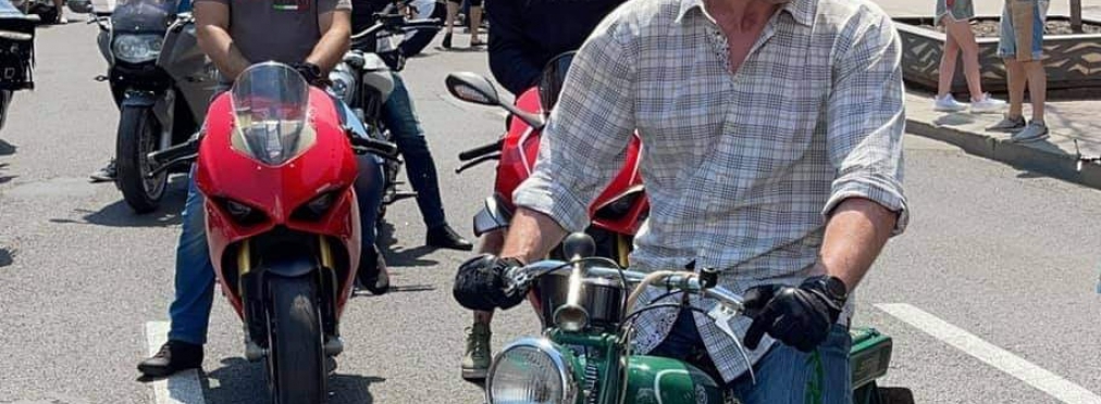 Виталий Кличко сел за руль первого мотоцикла Киевского мотозавода