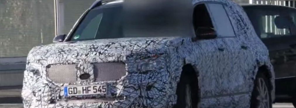 Новый Mercedes-Benz GLB «засветился» в шпионском видеоролике