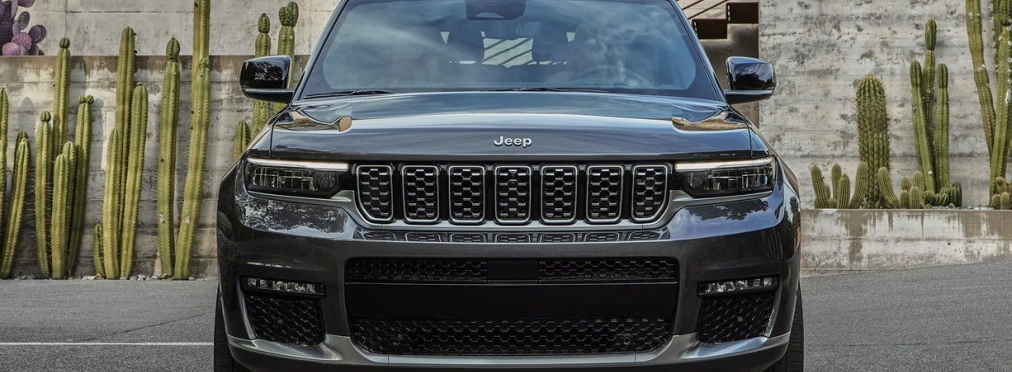 В сети показали седан Jeep Grand Cherokee L