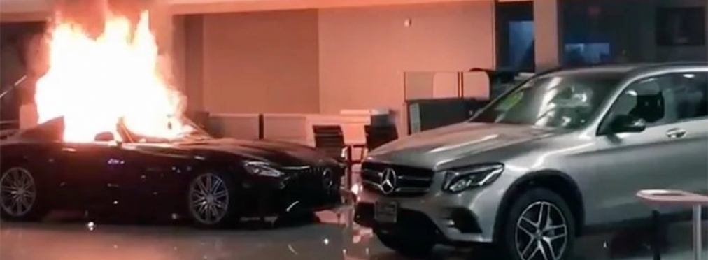 Протестующие в США разгромили автосалон Mercedes-Benz