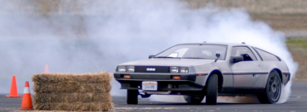 Учёные научили DeLorean круто дрифтить без участия водителя