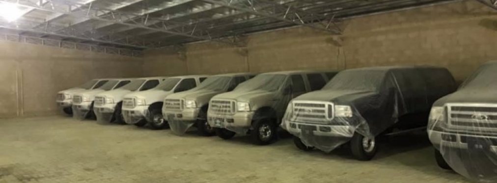 В Дубае обнаружен десяток новых внедорожников Ford, полтора десятилетия простоявших без движения