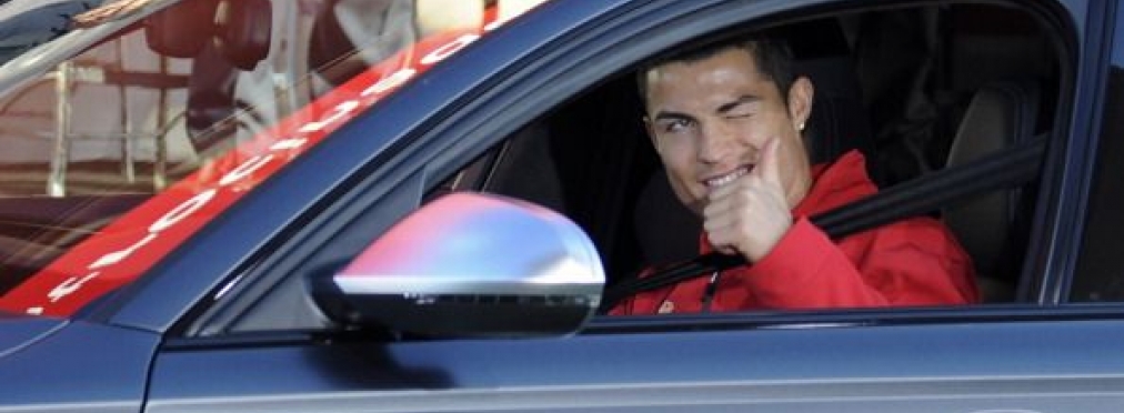 «Роскошь зашкаливает»: кортеж из автомобилей футболистов мадридского «Реала» показали в Сети