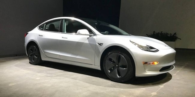 Cамую дешевую Tesla Model 3 «по-тихому» сняли с продаж
