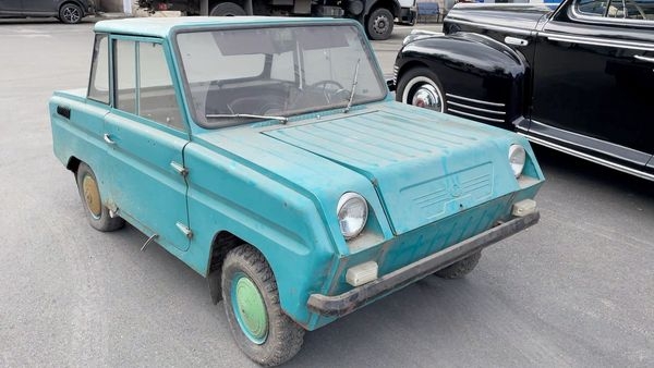 Украинский блогер нашел легендарный советский автомобиль 1976 года в отличном состоянии