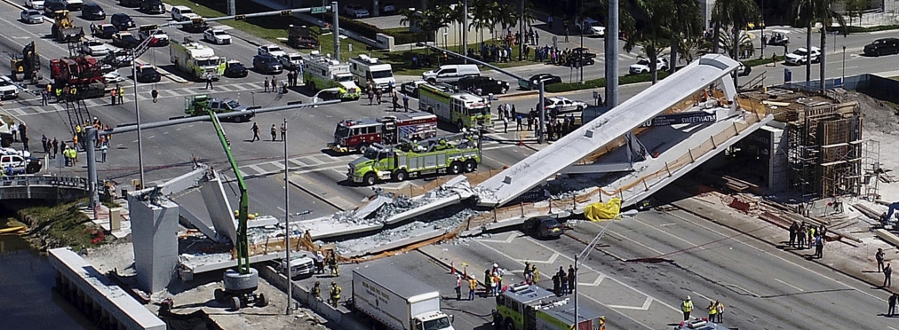 В Майами мост обрушился прямо на автомобили