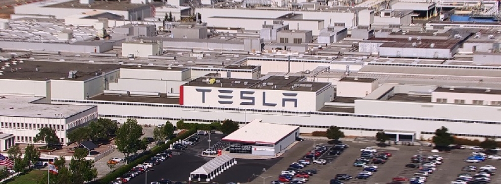 Корпорация Tesla показала свою гигафабрику изнутри и снаружи