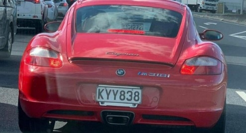 Очевидцы засняли на дорогах BMW Cayman