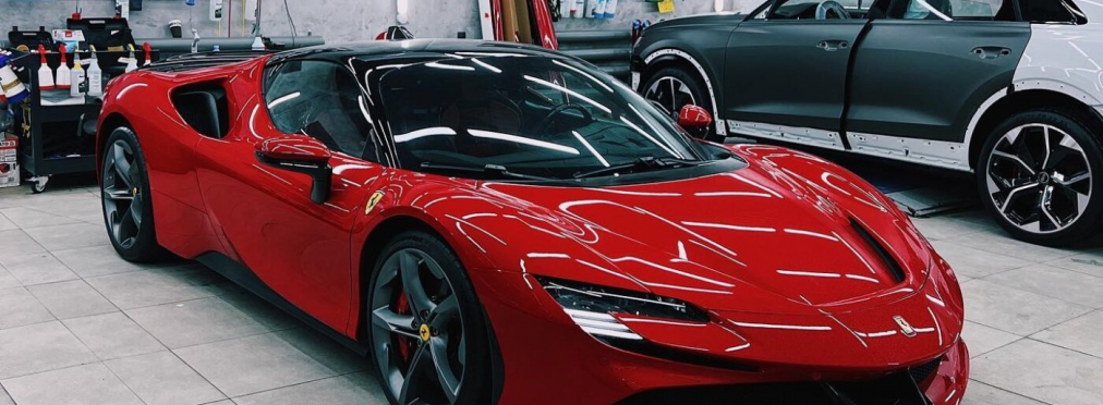 В Украину привезли эксклюзивный гиперкар Ferrari стоимостью миллион долларов