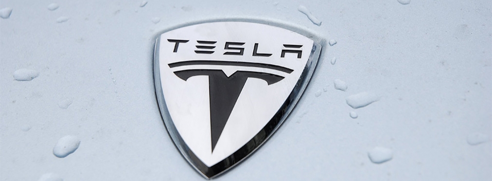 Компактный кроссовер Tesla получит трехрядный салон