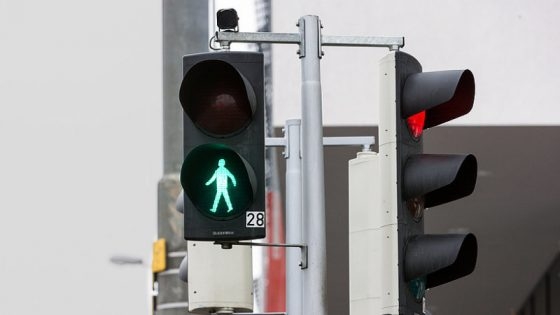 Светофоры научили следить за пешеходами