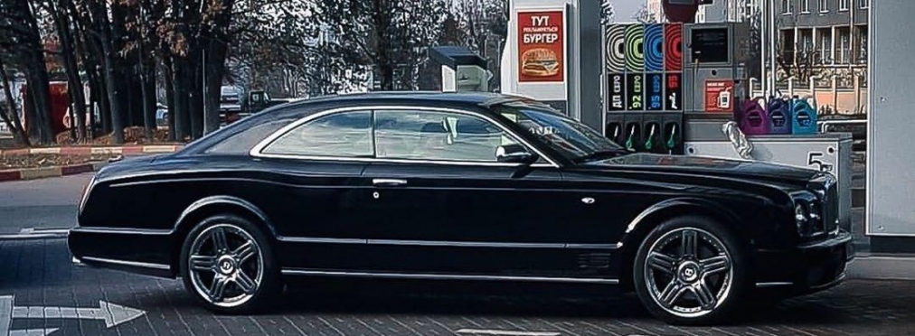 В Украине заметили редчайшее купе Bentley