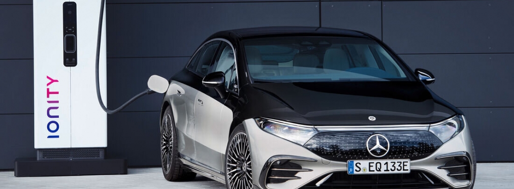 Mercedes- Benz представил флагманский электрический седан EQS
