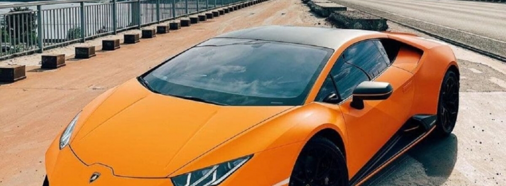 В Украине появился яркий лимитированный суперкар Lamborghini