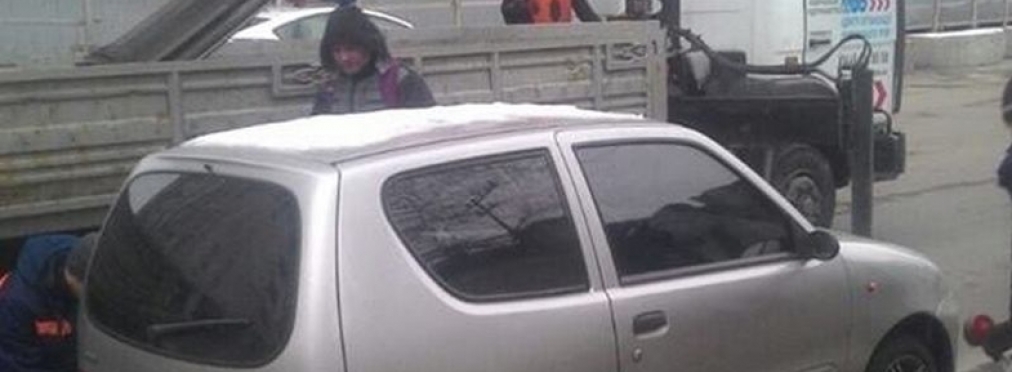 Неправильно припаркованные автомобили в Киеве будут эвакуировать круглосуточно