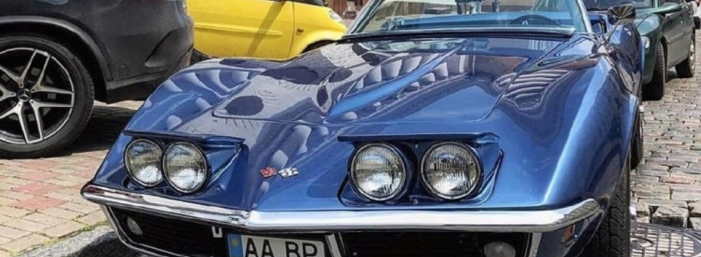 В Украине заметили роскошный Corvette Stingray 1968 года