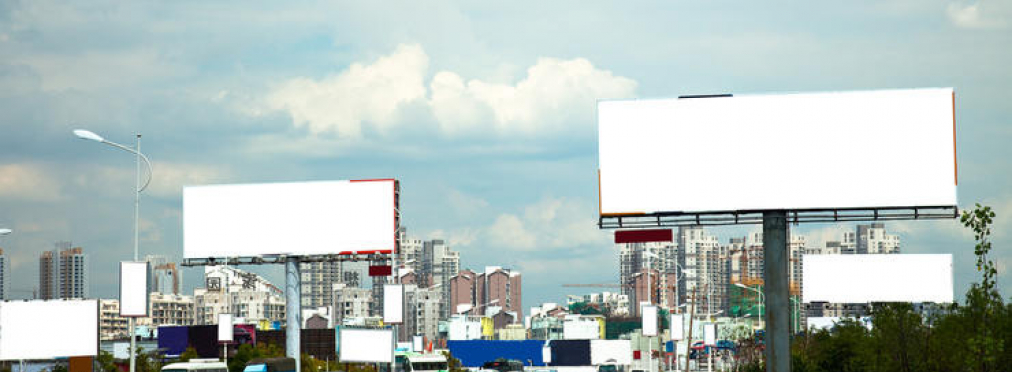 В Украине запретят размещать рекламные щиты вдоль дорог