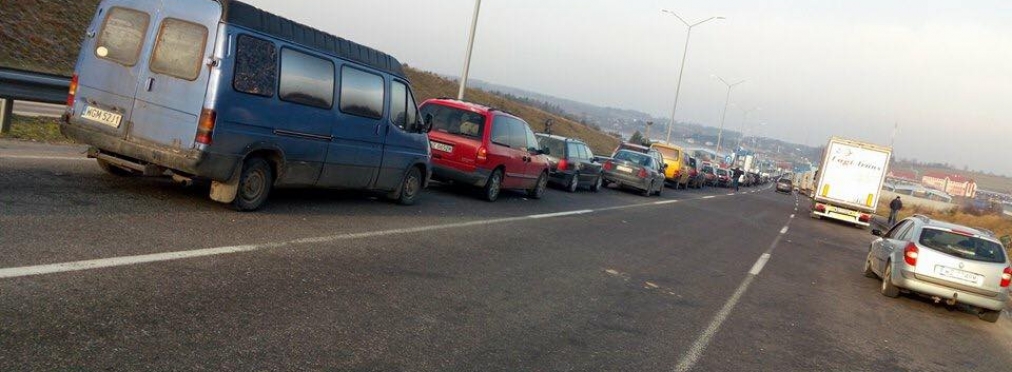 Автомобильное движение через украинскую границу заблокировано