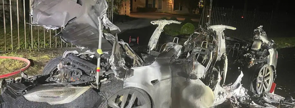 Новейшая Tesla Model S Plaid загорелась с водителем внутри