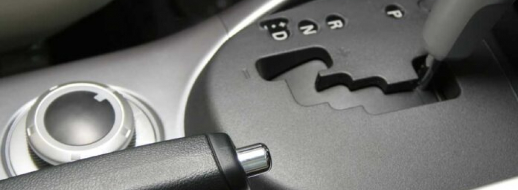 Нужно ли использовать ручной тормоз на автомобилях с АКПП?