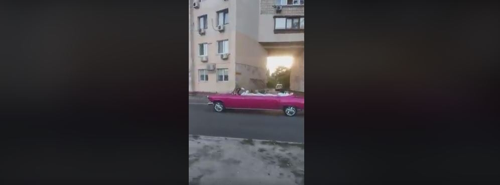 В Киеве заметили очень необычный кабриолет