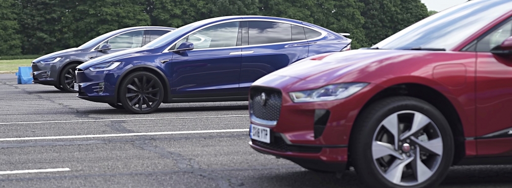 Jaguar i-Pace сошелся в гонке сразу против двух Tesla Model X