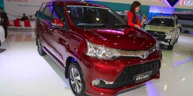 Обновленный минивэн Toyota вызвал ажиотажный спрос