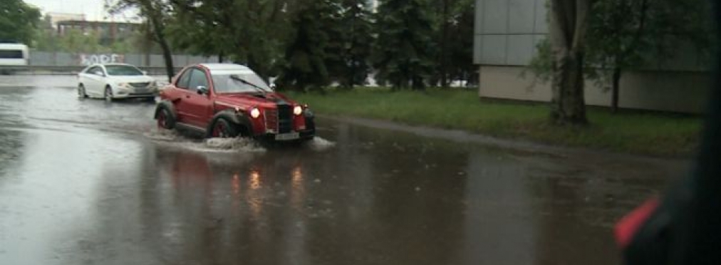 Ливень затопил улицы Днепра