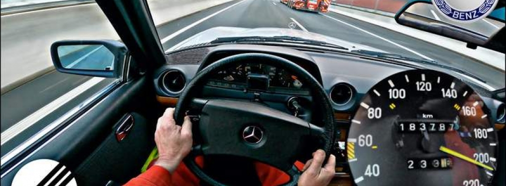 36-летний Mercedes разогнали до максимума (видео)