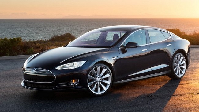 В США отзовут все электрокары Tesla Model S и суперкары Ferrari