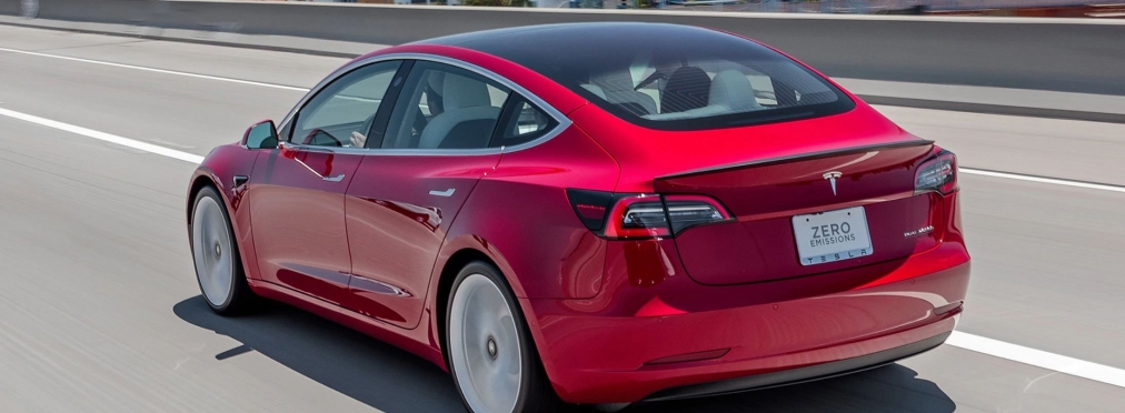 При каком пробеге Tesla Model 3 начинает меньше вредить экологии, чем кроссовер RAV4 с ДВС