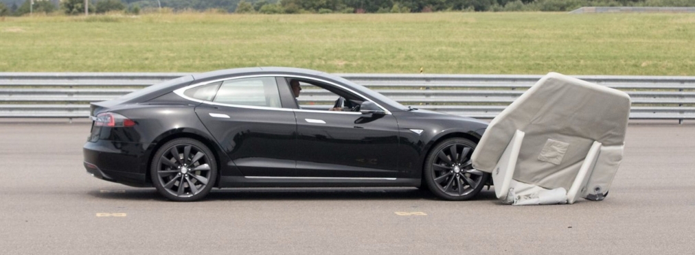 Tesla Model S оконфузился в тесте на автоматическое экстренное торможение