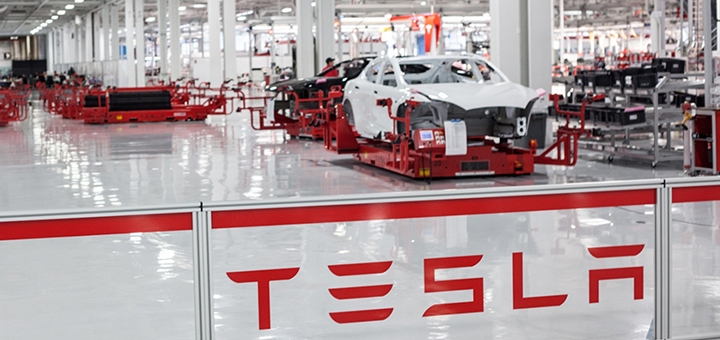 Компания Tesla ускорила темпы строительства «гигафабрики»