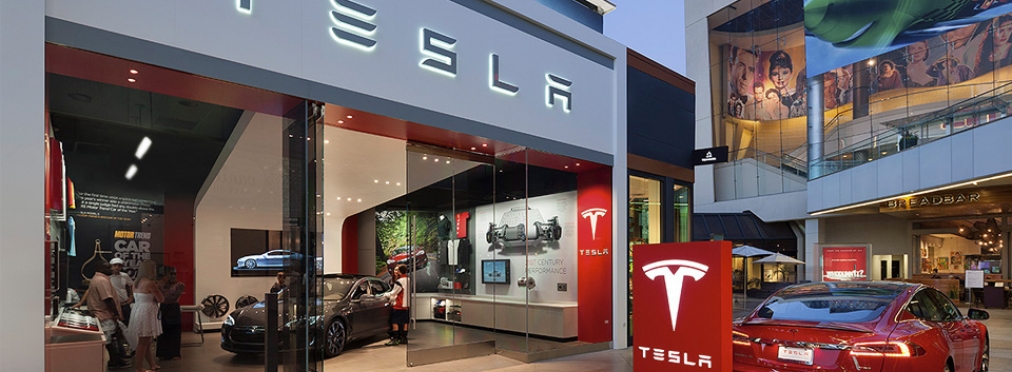 Компания Tesla срочно отзывает 53 000 электромобилей