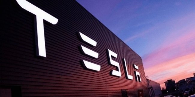 Илон Маск вынужден выкупить акции Tesla Motors