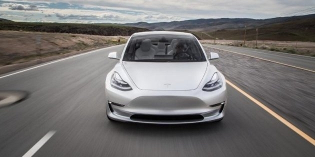 Седан Tesla Model 3 станет быстрее