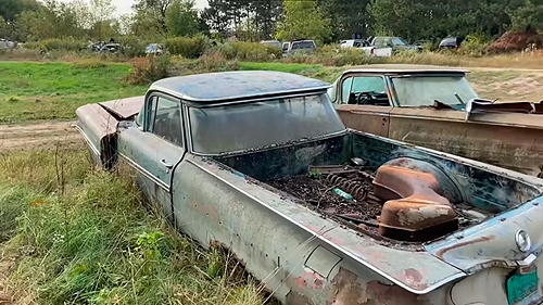 В поле обнаружили сотни брошенных автомобилей Chevrolet
