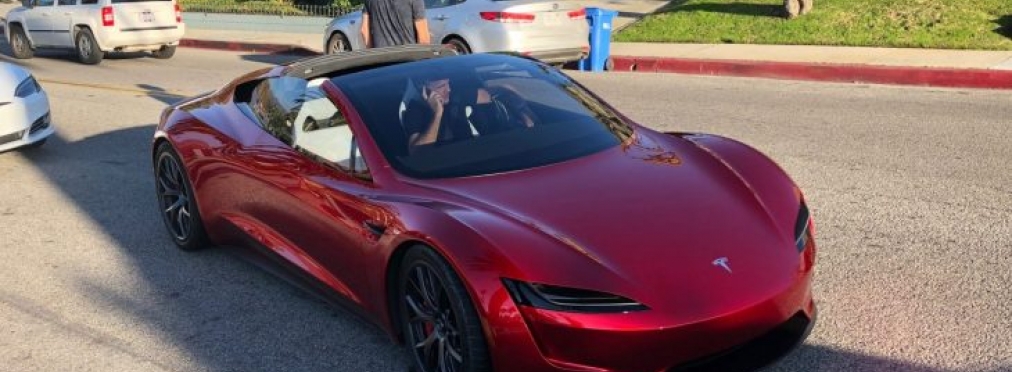 Новый Tesla Roadster «умудрился» сломаться посреди дороги