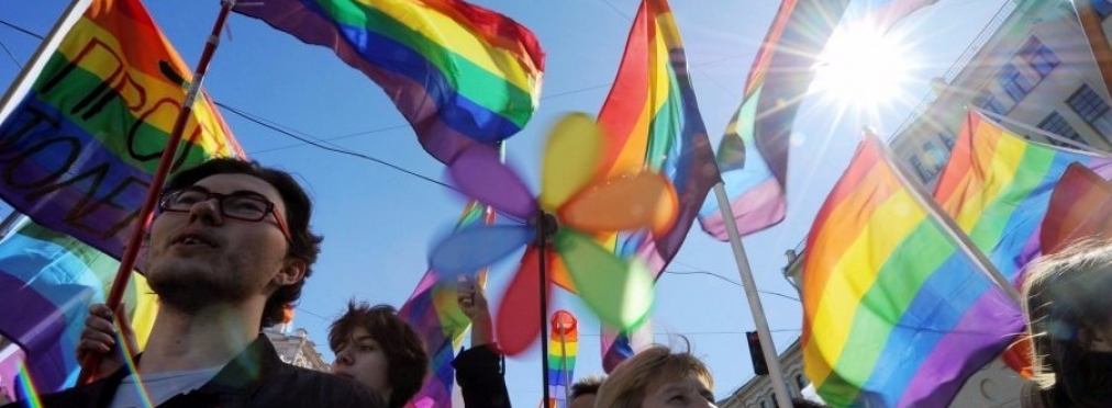 В РФ «гомосексуалистам» запретили получать водительские права