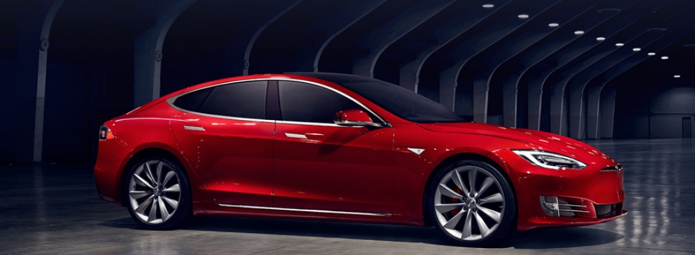 Tesla Model S проехала без подзарядки 900 километров