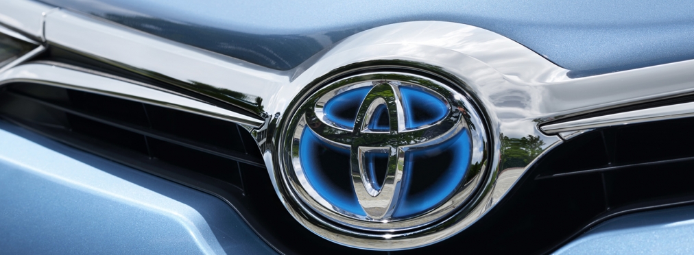 Компания Toyota представила обновленные Auris и Avensis