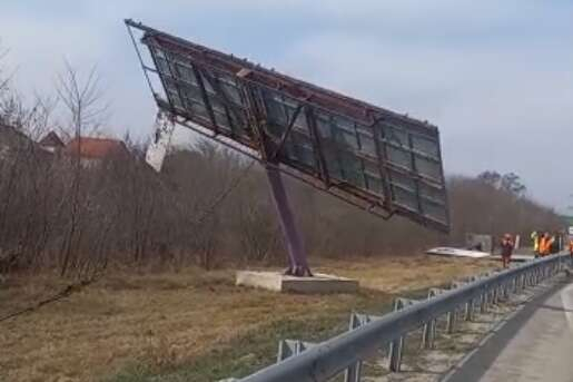 В Украине массово демонтируют билборды