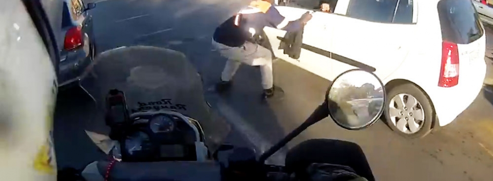 Мотоциклист заметил грабителя и устроил за ним погоню
