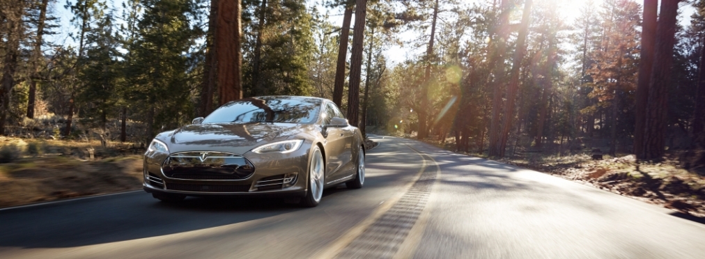 Компания Tesla показала новую модель с «автопилотом второго поколения»